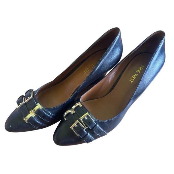 Nine West Black Leather Wedge Pumps Gold‎ Buckle Accents Shoes Heels Size 8.5 M - Picture 2 of 8